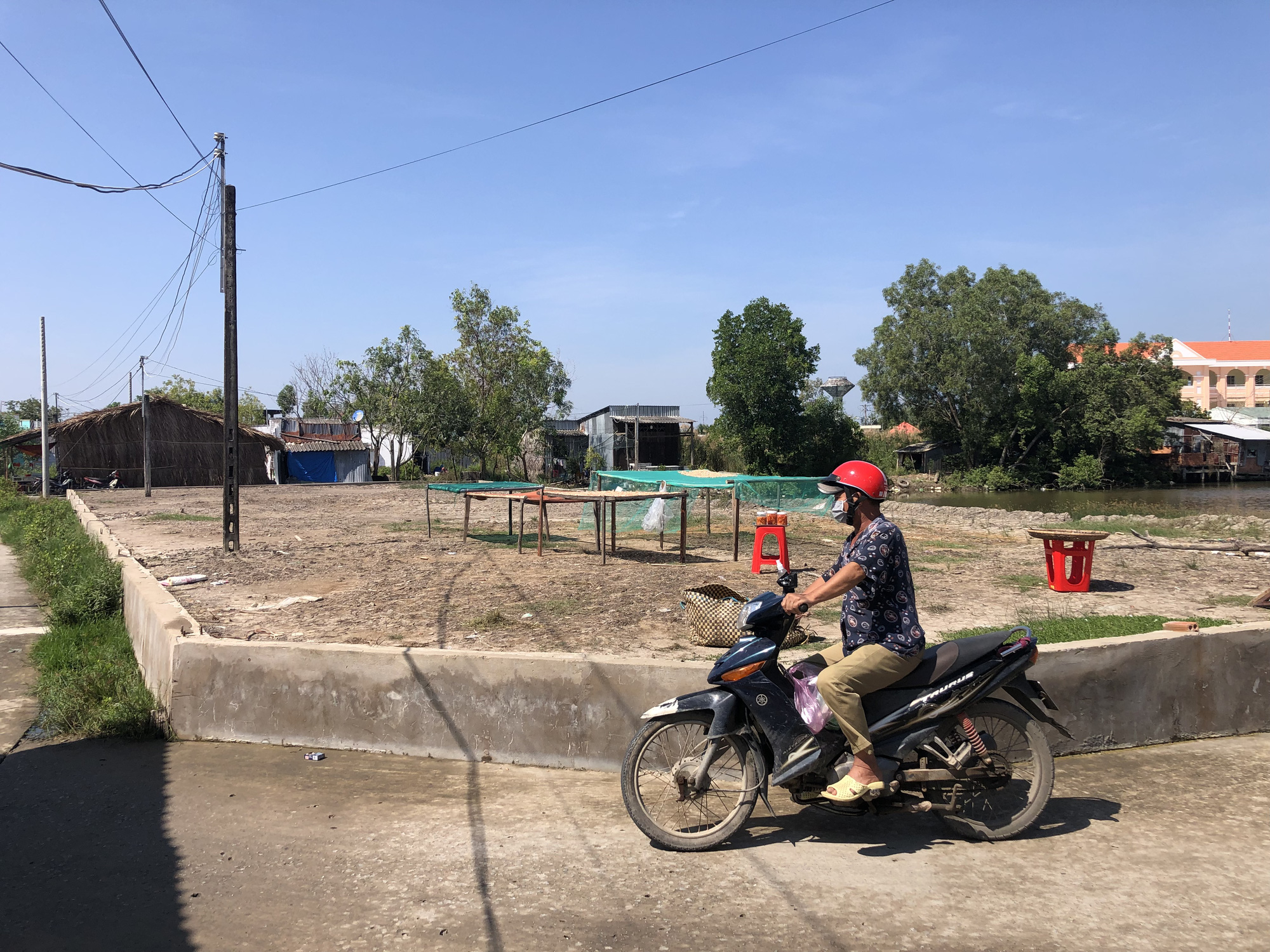Doanh nghiệp bao chiếm đất c&ocirc;ng, Trưởng Ph&ograve;ng TN-MT bảo: &ldquo;Kh&ocirc;ng phải tr&aacute;ch nhiệm của t&ocirc;i&rdquo; - Ảnh 1.