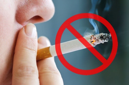 Người đang hút thuốc lá: Làm gì để đỡ hại?