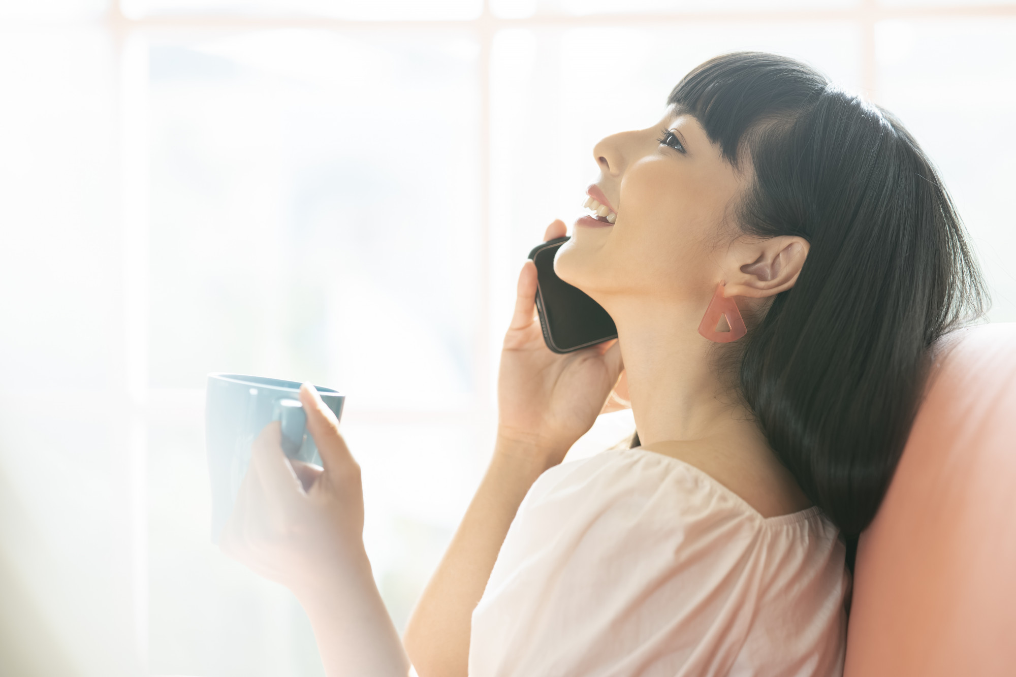 Bỏ ngay ý nghĩ mình già, mình không xinh, không giỏi... - Ảnh 1.