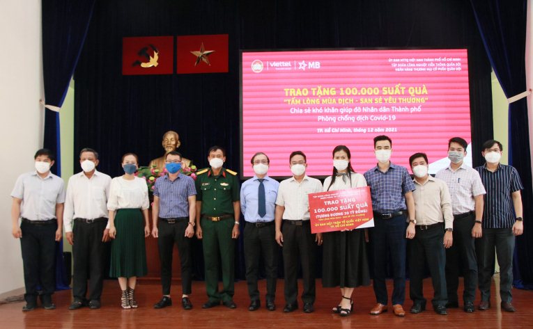 MB và Viettel tặng 100.000 suất quà tới người dân TP HCM