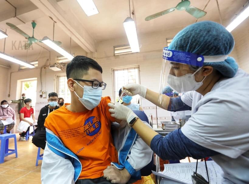 Việt Nam đàm phán nguồn vắc-xin Covid-19 tiêm cho trẻ 5-11 tuổi