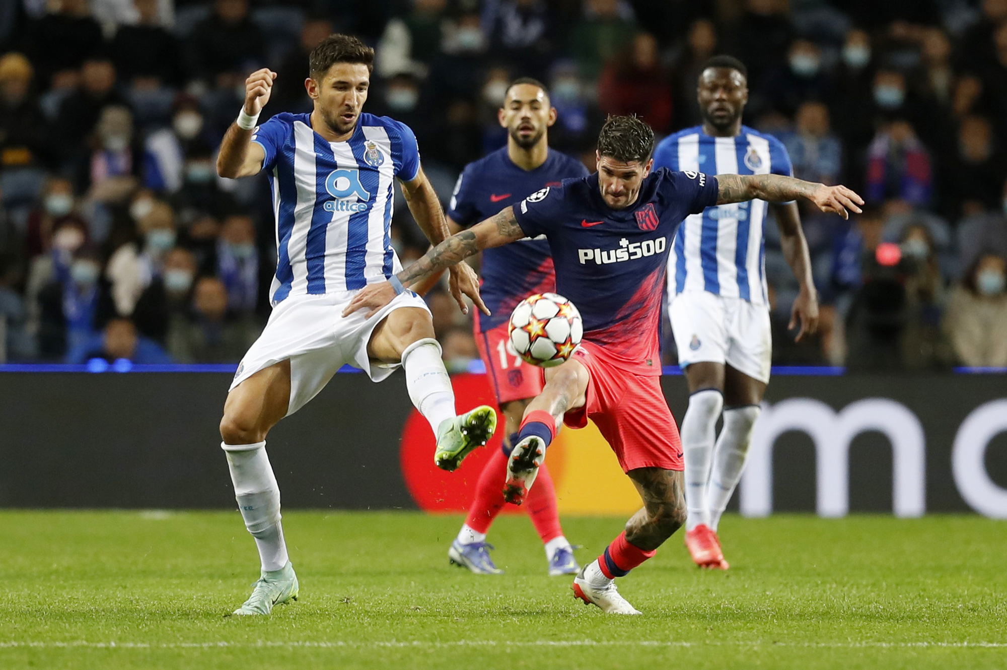 Mưa thẻ đỏ kinh hoàng, Atletico Madrid ngược dòng vượt vòng bảng Champions League