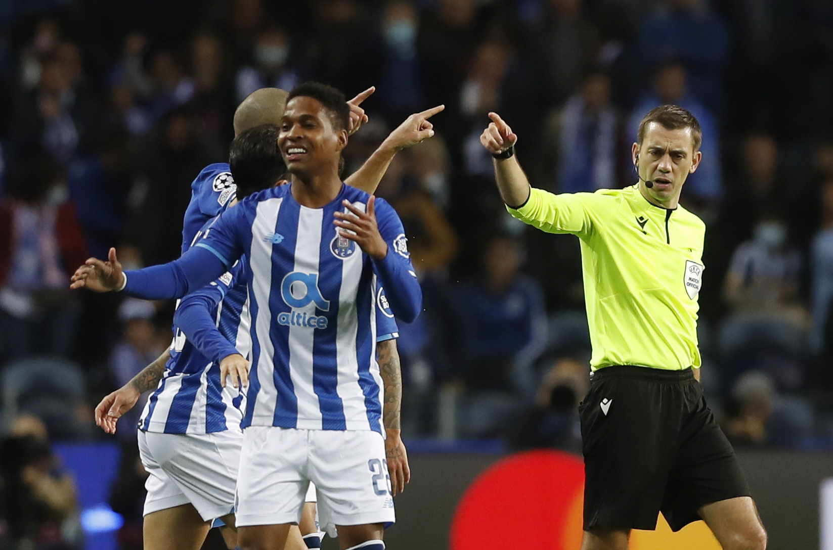 Mưa thẻ đỏ kinh hoàng, Atletico Madrid ngược dòng vượt vòng bảng Champions League - Ảnh 5.