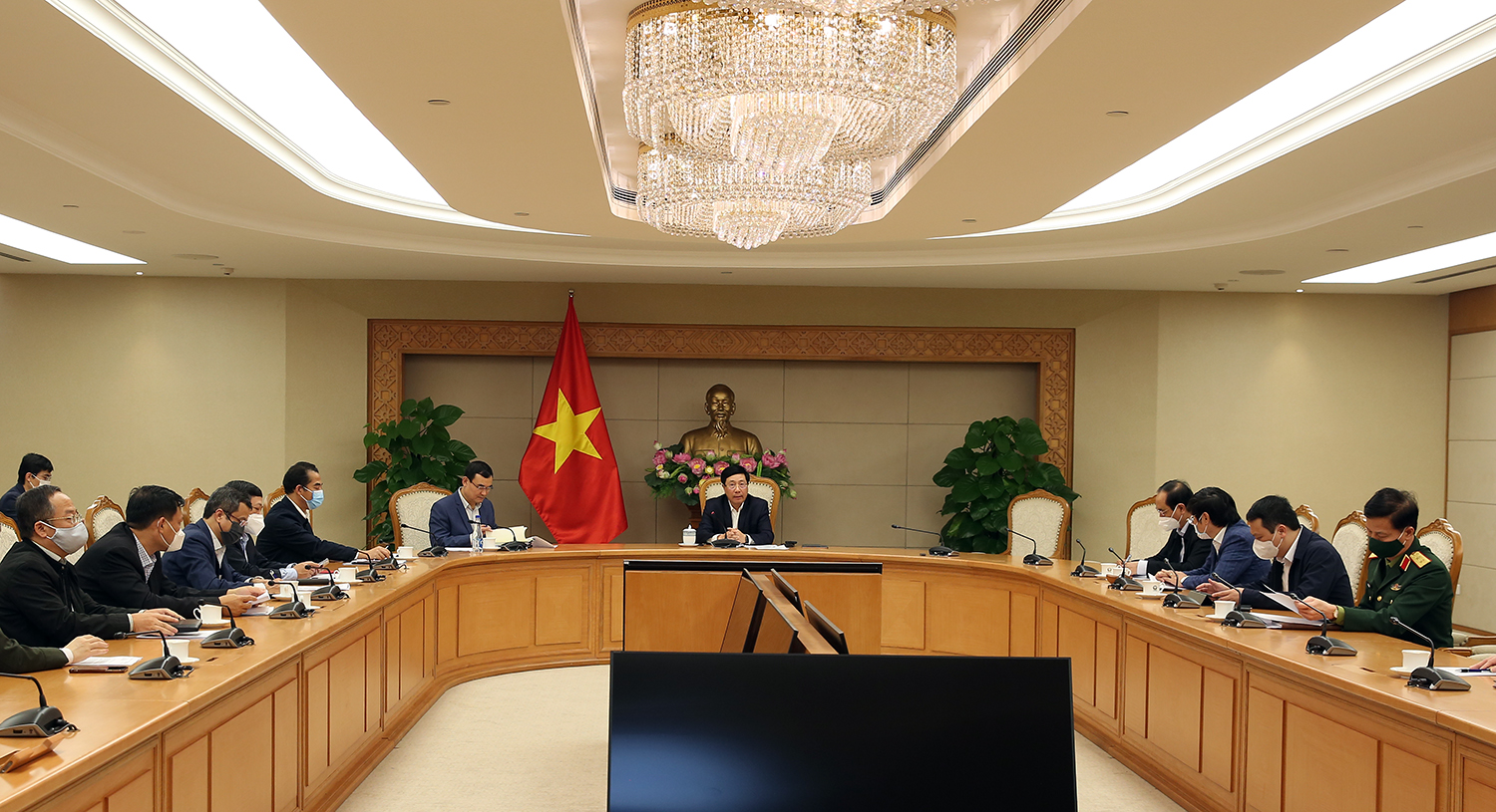 Ph&oacute; Thủ tướng Thường trực ủng hộ mở lại chuyến bay thương mại thường lệ quốc tế - Ảnh 1.