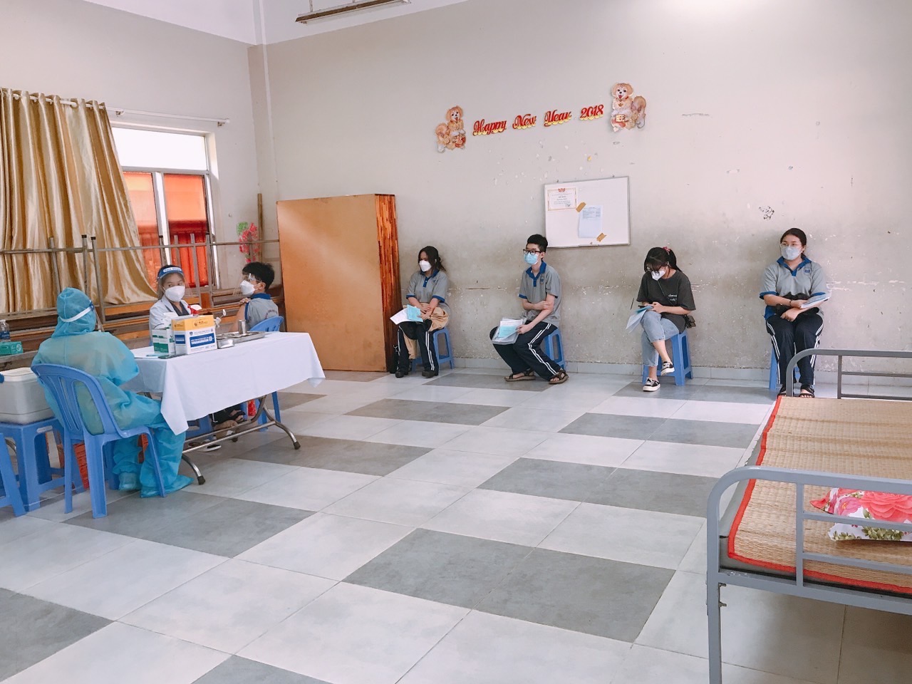 Dạy học trực tiếp: TP HCM ra quy tr&igrave;nh xử l&yacute; khi ph&aacute;t hiện học sinh mắc Covid-19 - Ảnh 1.