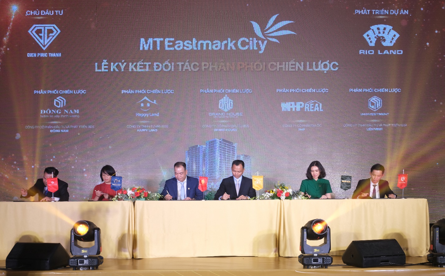 Rio Land ch&iacute;nh thức đồng h&agrave;nh c&ugrave;ng 10 đại l&yacute; ph&acirc;n phối dự &aacute;n MT Eastmark City - Ảnh 1.