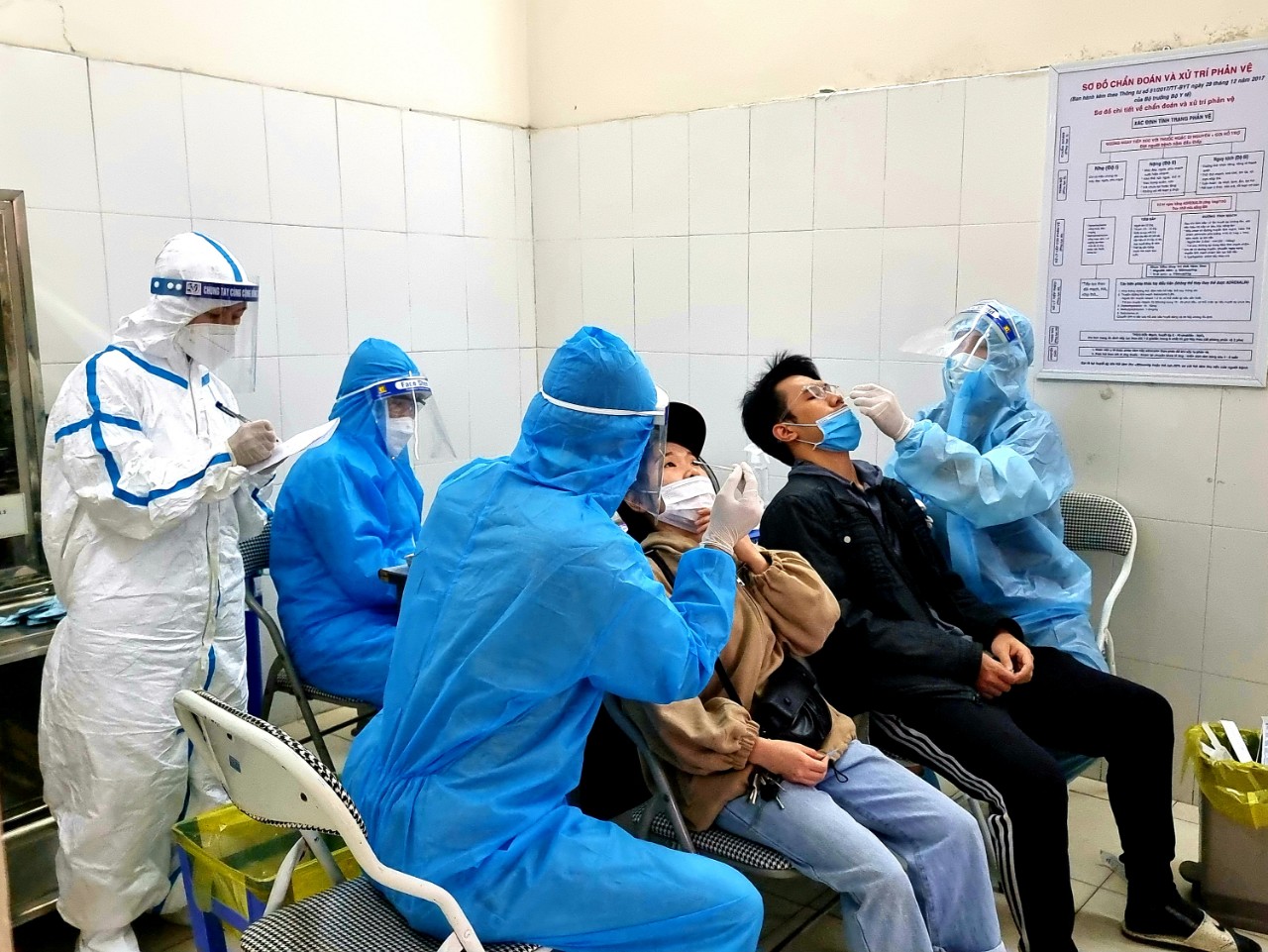 Người dân từ "vùng đỏ" về Hải Dương ăn tết phải xét nghiệm Covid-19