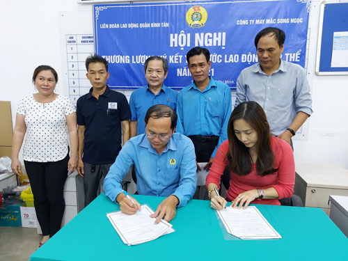 Người lao động hưởng lợi từ thỏa ước lao động tập thể - Ảnh 1.