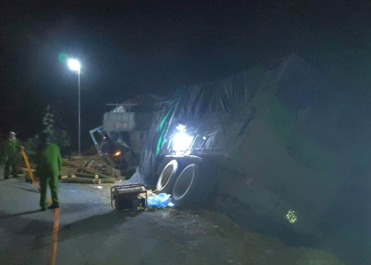 Xe tải chạy tốc độ bao nhi&ecirc;u km/giờ trước thời điểm xảy ra tai nạn l&agrave;m 7 người tử vong? - Ảnh 1.