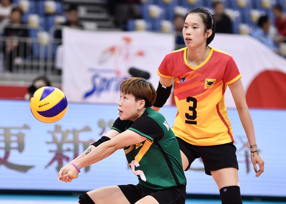 Chân dài bóng chuyền hội tụ đất cố đô Hoa Lư - Ảnh 1.