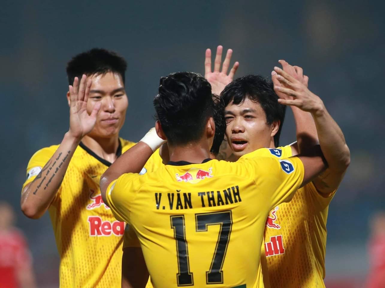 Công Phượng rạng rỡ mừng chiến thắng cùng HAGL sau pha lập công đầu tiên ở V-League 2021