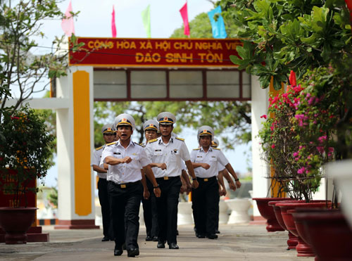 Kiên trì bảo vệ chủ quyền
