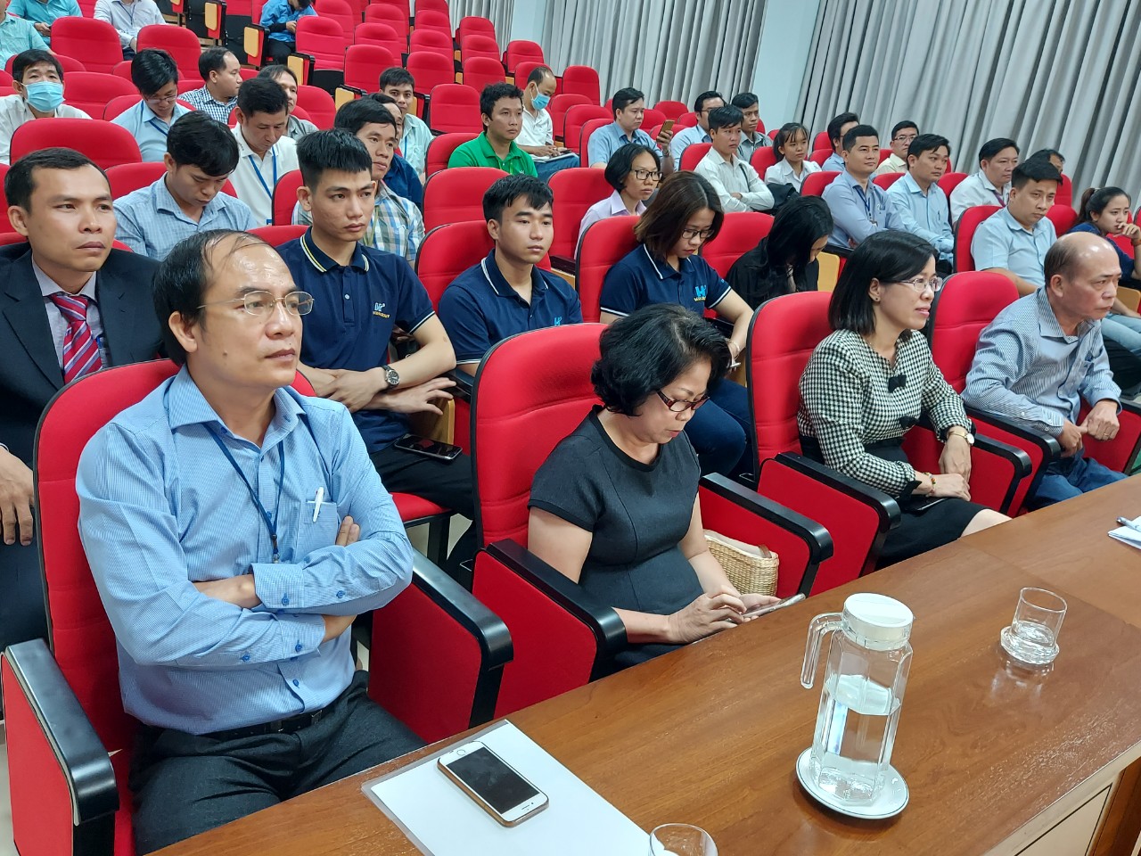 Hỗ trợ lao động mất việc chuyển đổi nghề nghiệp - Ảnh 1.