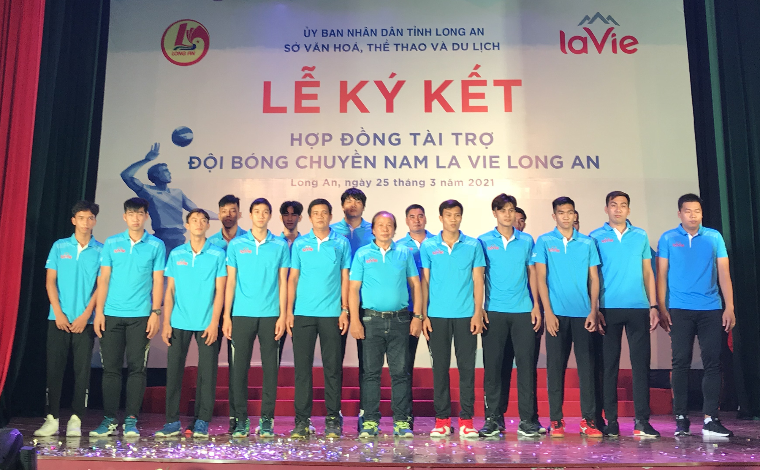 Nhận t&agrave;i trợ 10 tỉ đồng, b&oacute;ng chuyền nam Long An mơ ng&agrave;y trở lại - Ảnh 2.