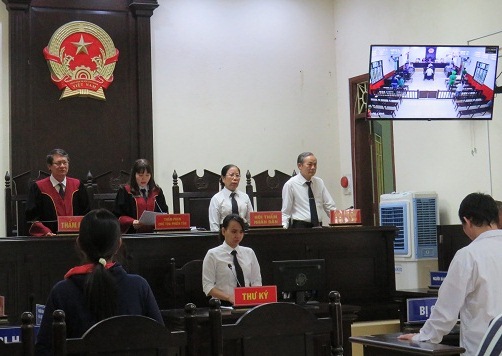 Bị xua đuổi, người đàn ông mang thuốc diệt cỏ đầu độc cả nhà cha vợ
