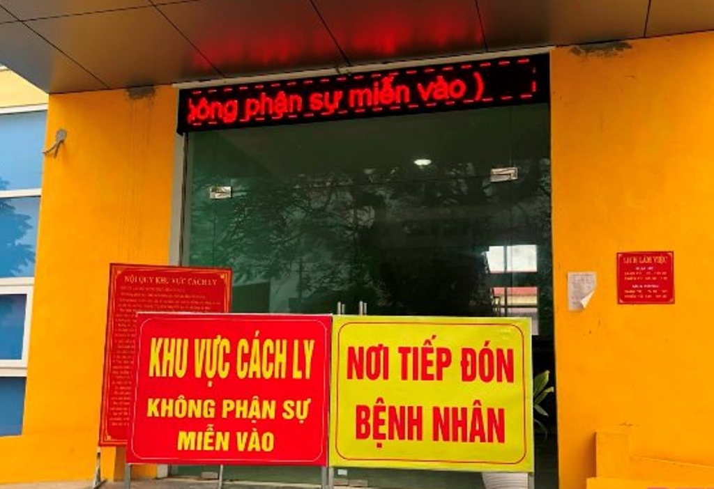 Đi trên chuyến bay có ca dương tính SARS-CoV-2, cô gái 23 tuổi bị cách ly 14 ngày - Ảnh 1.