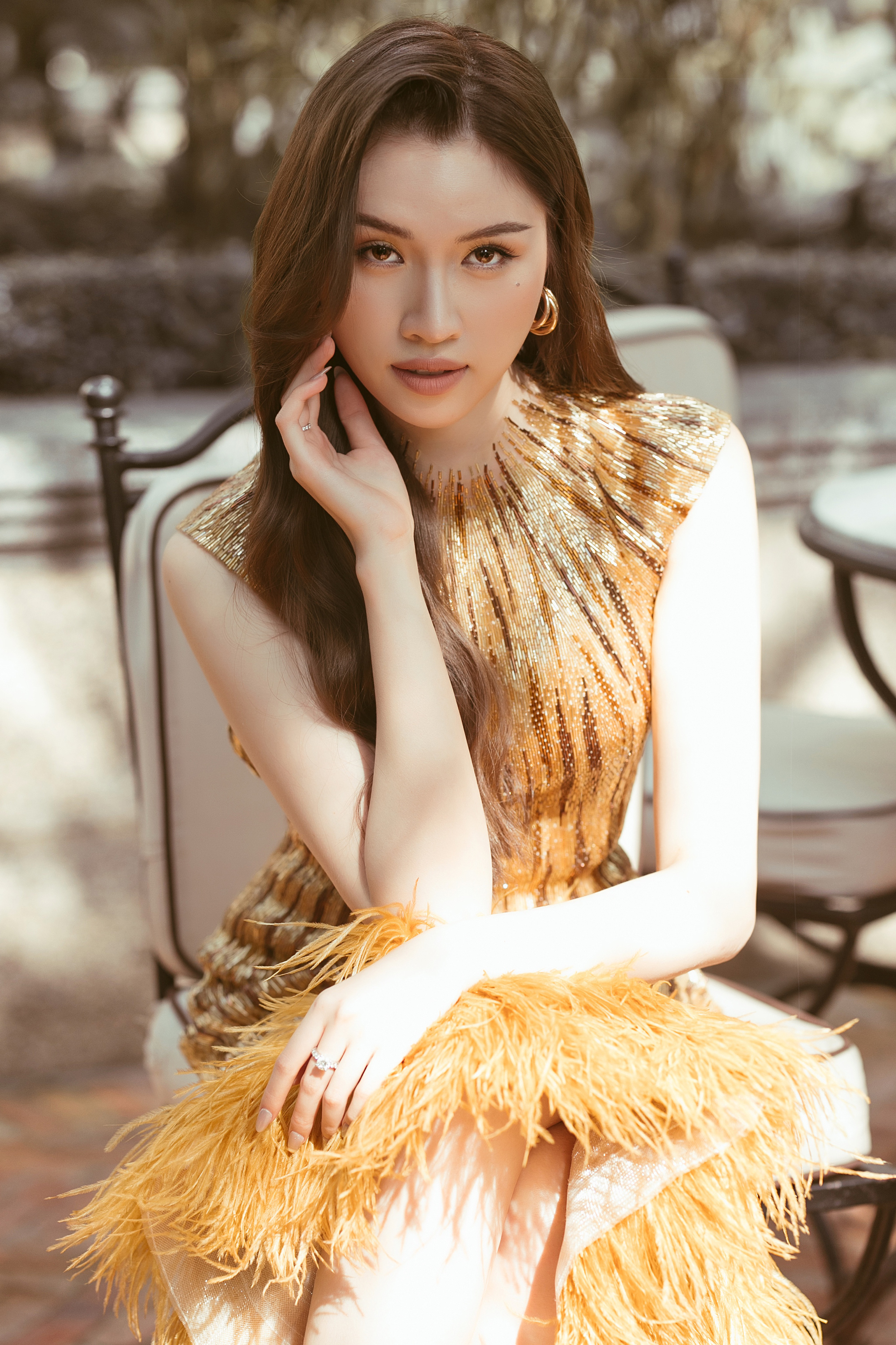 CLIP Nữ MC xinh đẹp dẫn song ngữ 3.000 chữ kh&ocirc;ng cầm kịch bản - Ảnh 1.