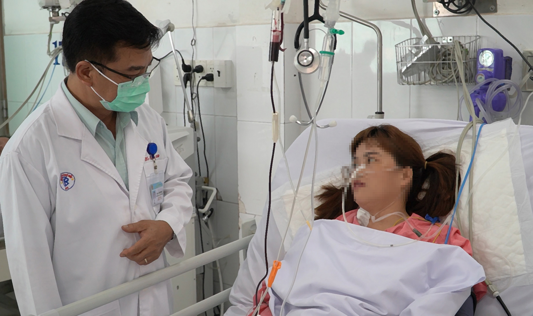 Cứu sống 1 phụ nữ bị rắn hổ mang cắn dẫn đến suy hô hấp, liệt toàn thân