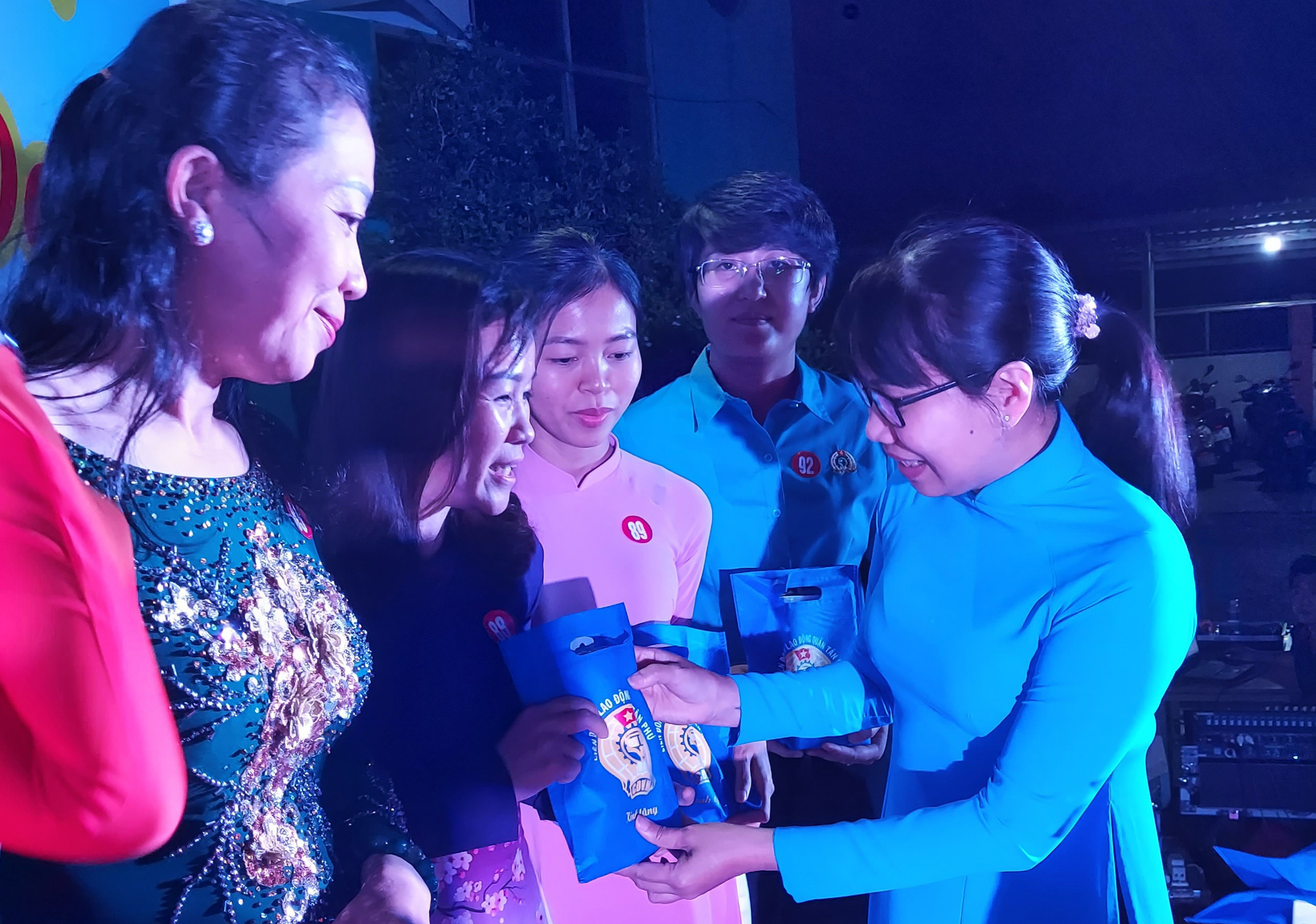 Nhiều hoạt động tôn vinh lao động nữ