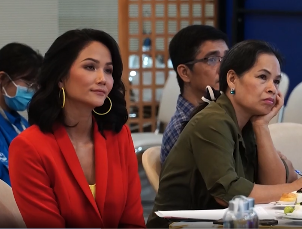 Hoa hậu H'Hen Niê làm giám khảo cuộc thi "Sống đẹp" của Báo Thanh Niên