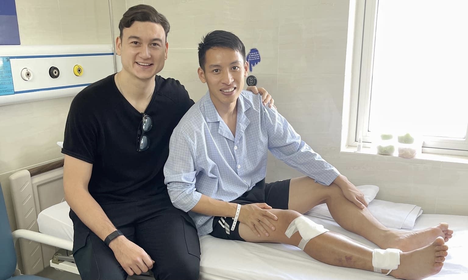 Đỗ Hùng Dũng được xuất viện, thủ môn Đặng Văn Lâm đến thăm