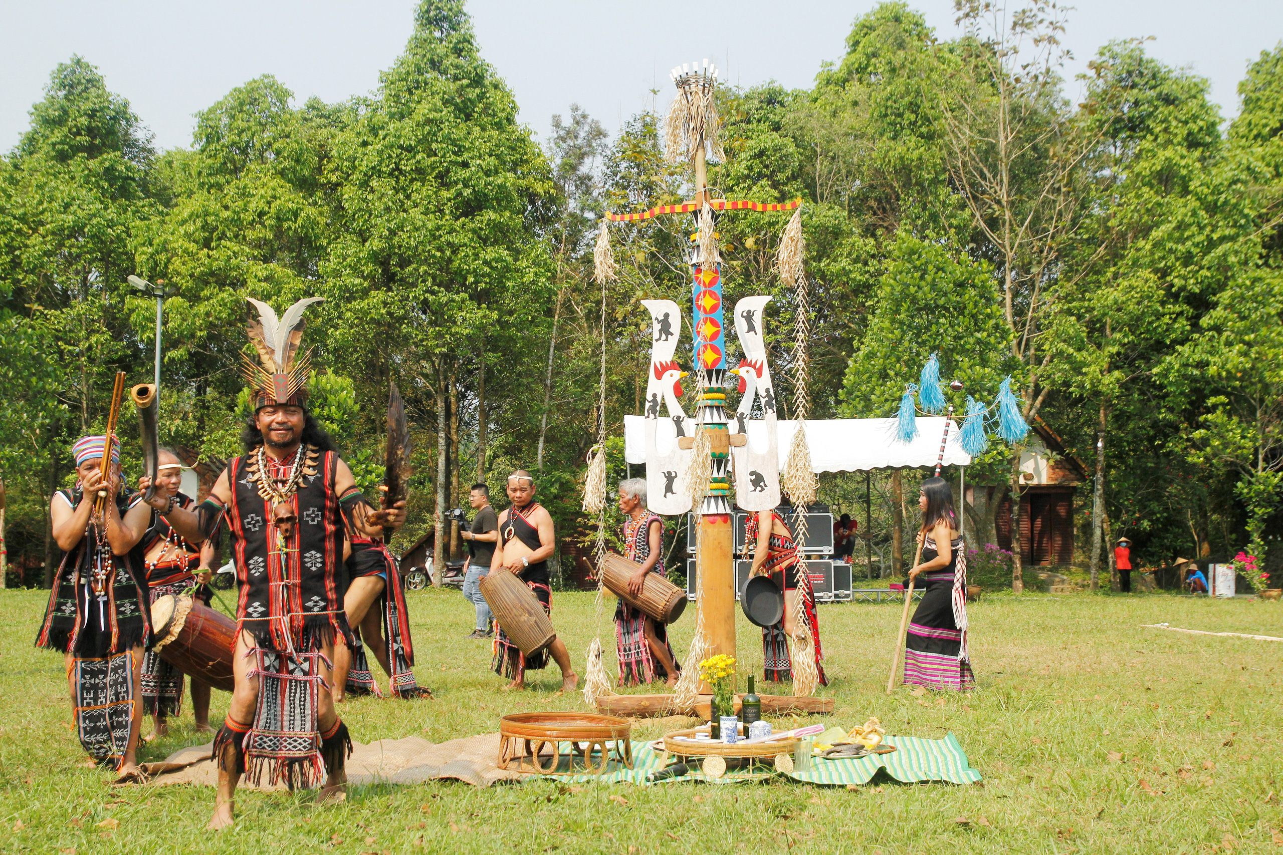 Đặc sắc lễ hội văn h&oacute;a M&ugrave;a y&ecirc;u Toom Sara Fest của người Cơ Tu - Ảnh 2.