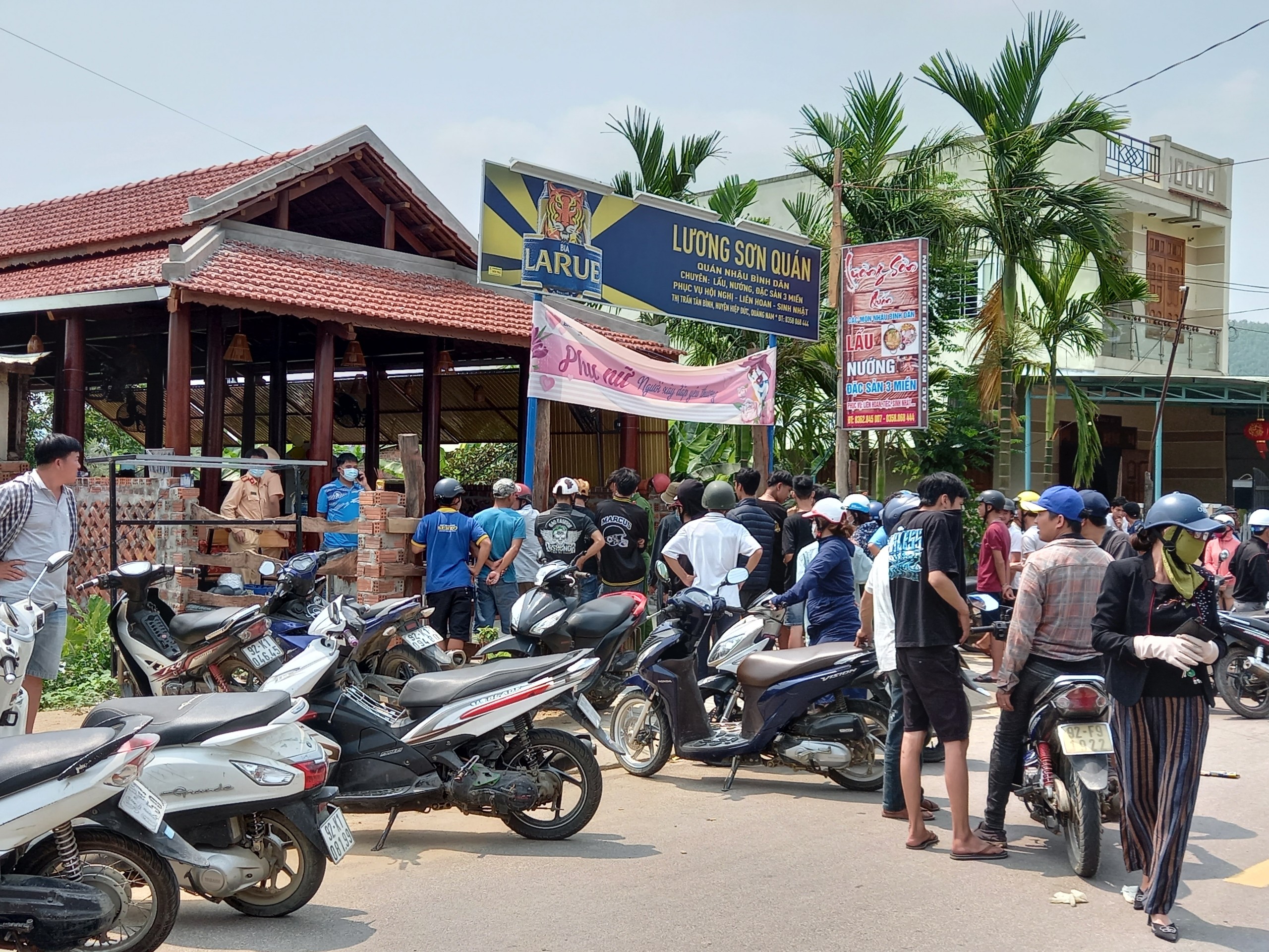 Án mạng kinh hoàng ở Quảng Nam, đầu bếp tử vong, vợ chồng chủ quán bị thương