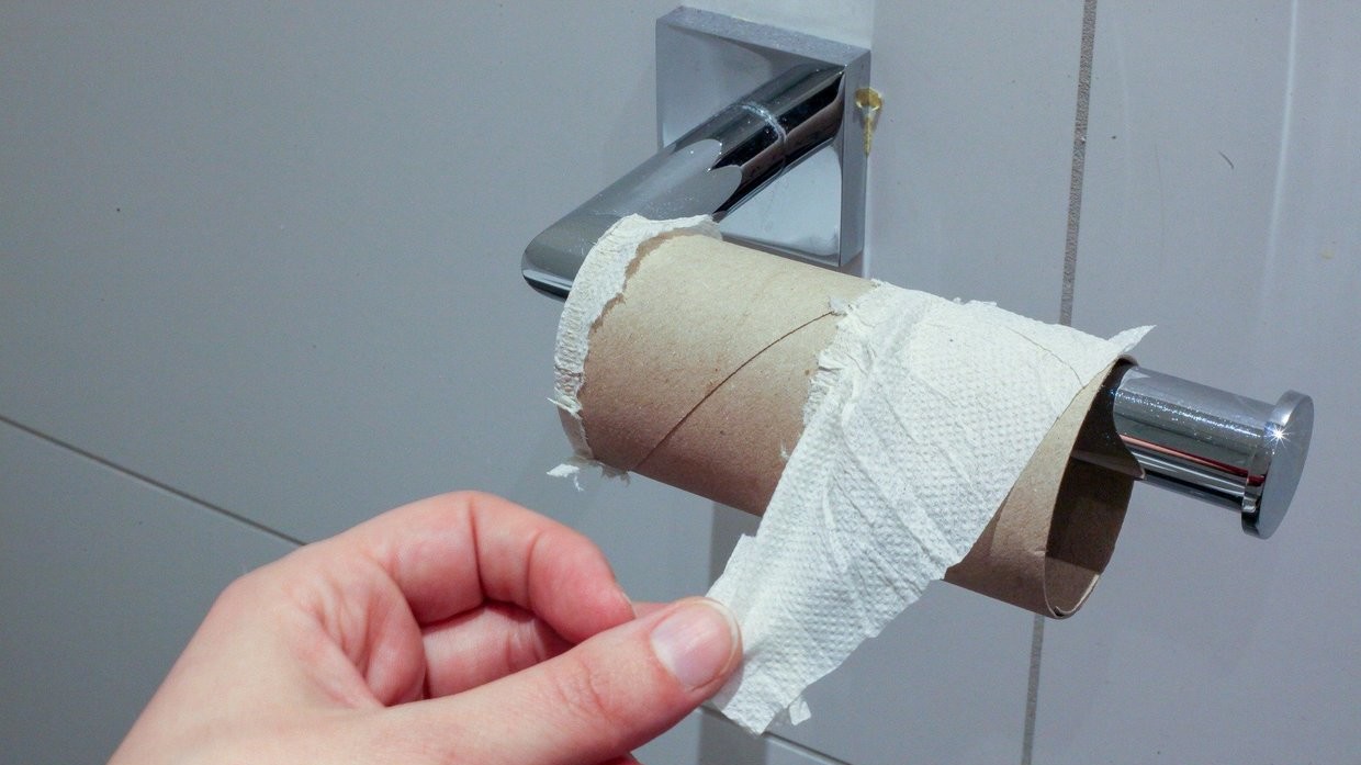 Kênh đào Suez tắc nghẽn có thể khiến thế giới... thiếu giấy vệ sinh