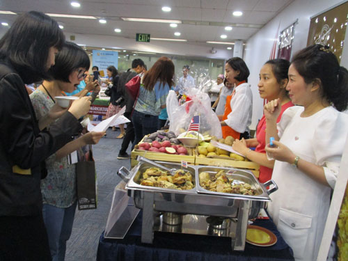 Thực phẩm ngoại "lấy lòng" người Việt