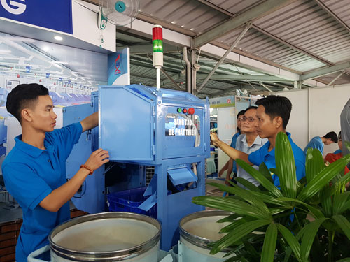 Khuyến kh&iacute;ch c&ocirc;ng nh&acirc;n vượt kh&oacute;, s&aacute;ng tạo - Ảnh 1.