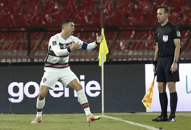 Ronaldo bị cướp công, Bồ Đào Nha ngậm ngùi chia điểm Serbia - Ảnh 2.