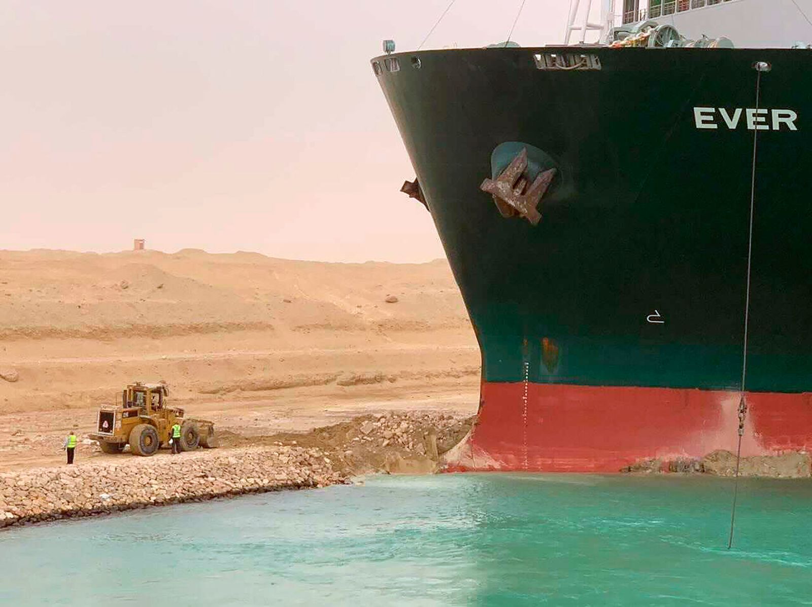 To&agrave;n cảnh giải cứu si&ecirc;u t&agrave;u mắc cạn tr&ecirc;n k&ecirc;nh đ&agrave;o Suez - Ảnh 11.