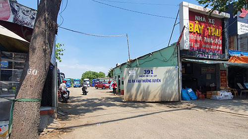 Điểm mặt hàng loạt "hang ổ" xe dù, bến cóc ở TP HCM