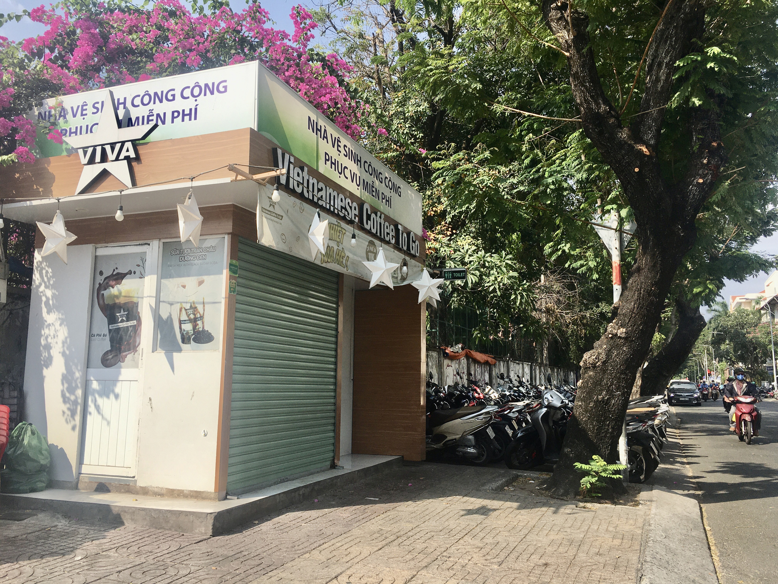 Hàng loạt nhà vệ sinh công cộng 5 sao ở TP HCM bất ngờ đóng cửa