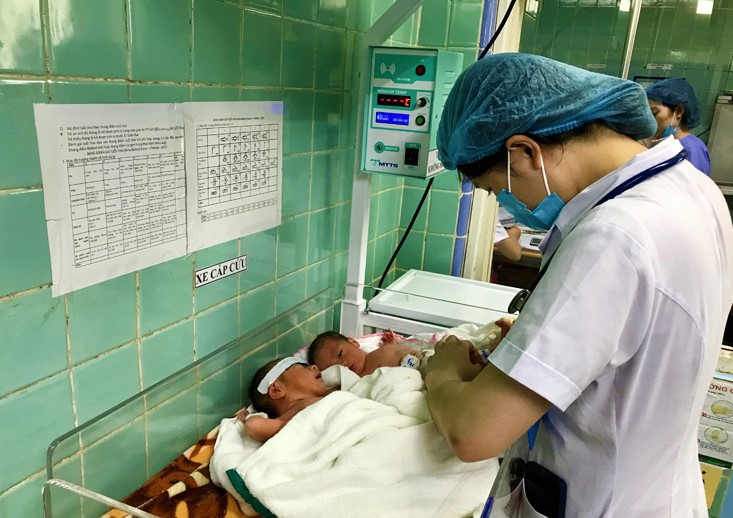 Hy hữu: Hai sản phụ ở Quảng Bình cùng lúc sinh 3 hiếm gặp