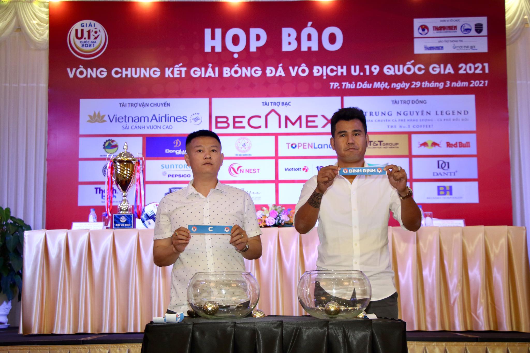 VCK U19 quốc gia 2021: Kịch tính ngay từ đầu - Ảnh 1.
