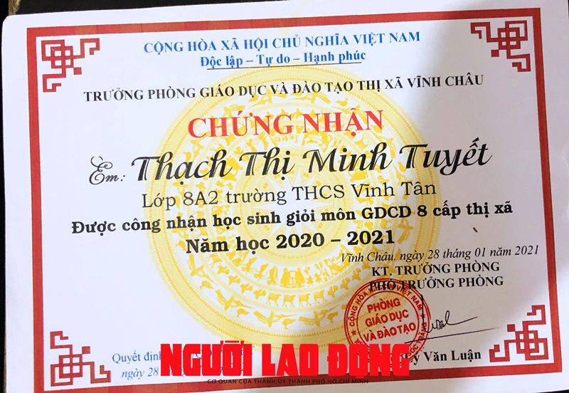 CLIP: X&oacute;t xa ho&agrave;n cảnh nữ sinh lớp 8 học giỏi trước nguy cơ bỏ học - Ảnh 10.