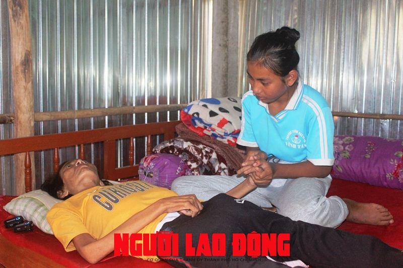 CLIP: Xót xa hoàn cảnh nữ sinh lớp 8 học giỏi trước nguy cơ bỏ học