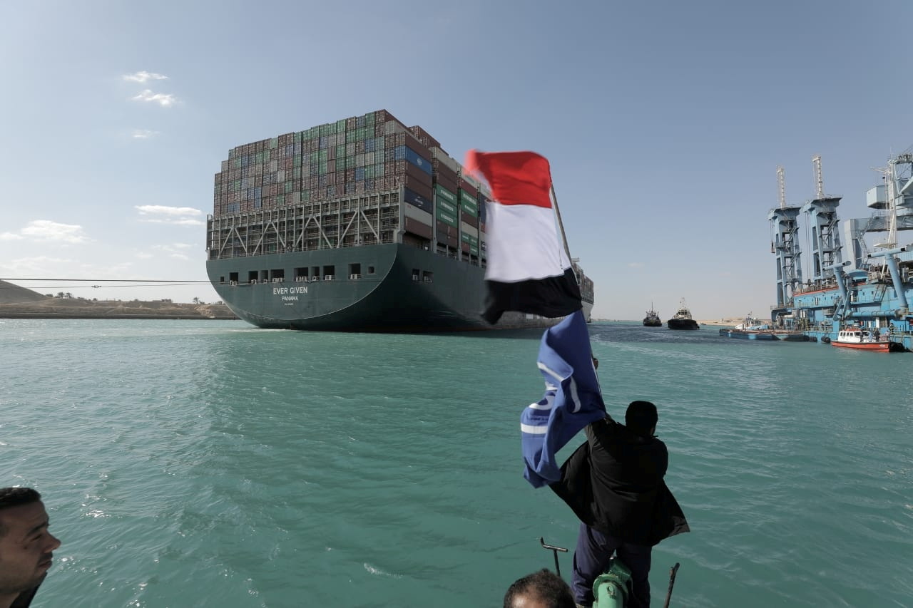 Kênh đào Suez khai thông, nỗi lo còn đó