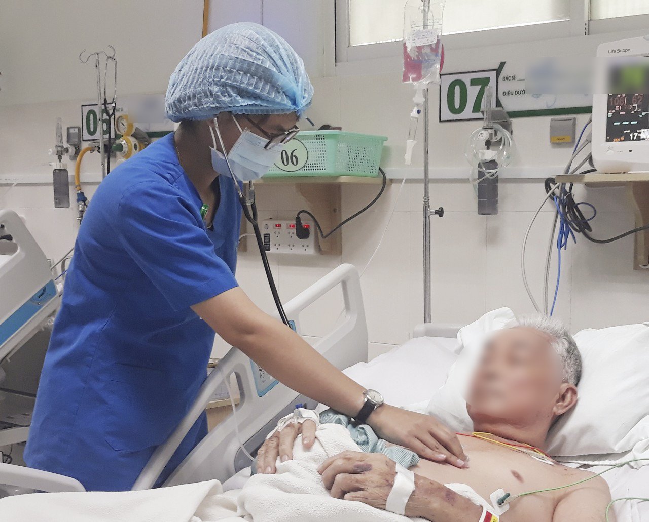 Cụ ông sốc phản vệ suýt chết sau khi uống sữa hộp