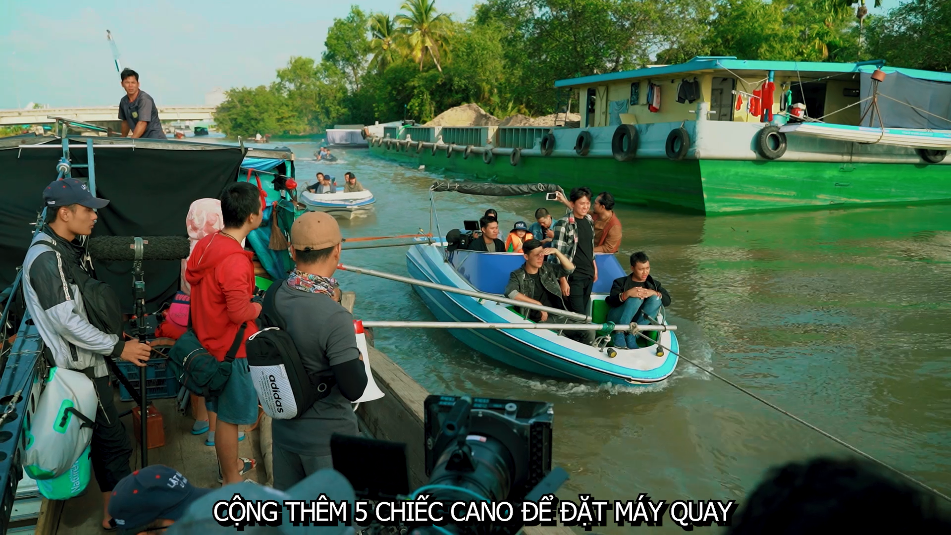 CLIP: Cảnh rượt đuổi, ch&aacute;y tr&ecirc;n s&ocirc;ng ti&ecirc;u tốn 3 tỉ đồng của L&yacute; Hải - Ảnh 4.