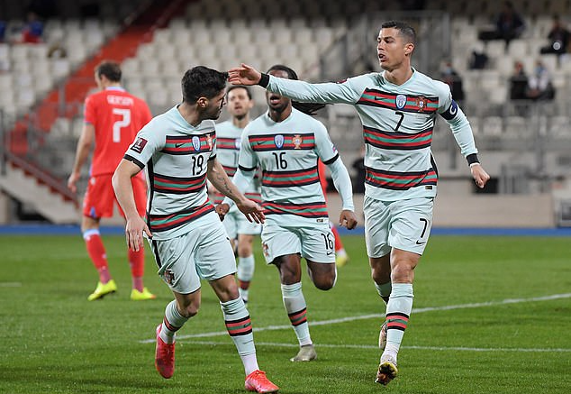 Giải cơn khát bàn thắng, Ronaldo tiến sát kỷ lục ghi bàn mọi thời đại