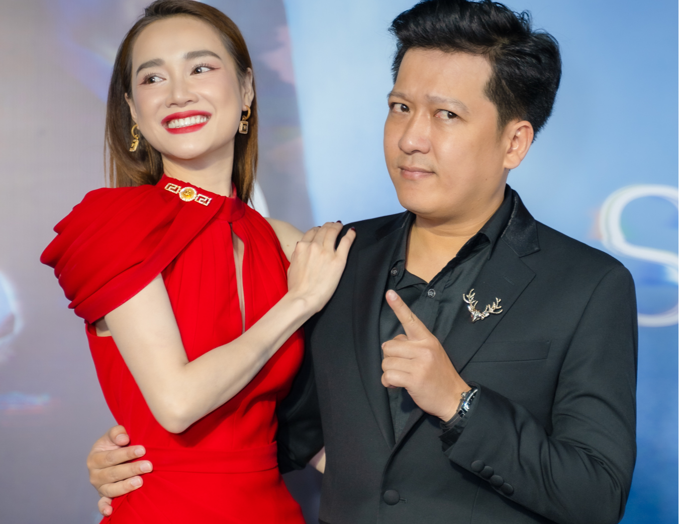 Trường Giang và Nhã Phương rạng ngời trên thảm đỏ