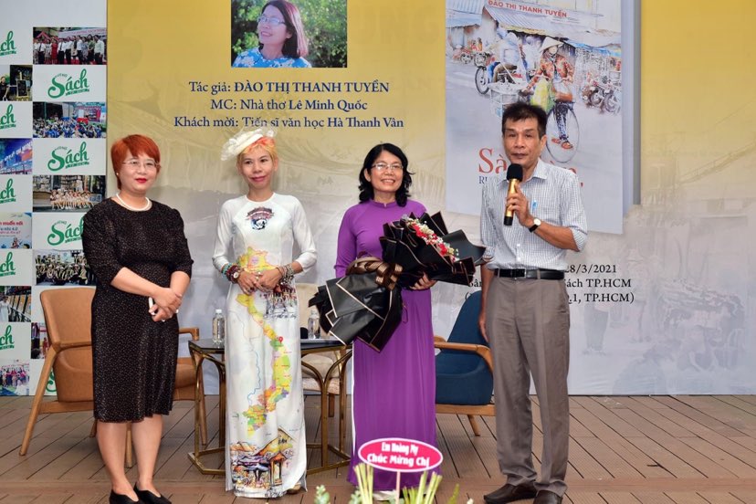 Đường sách TP HCM sôi động trở lại