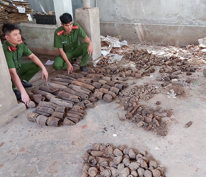 Đ&agrave; Nẵng: Một năm thu hồi 287 khẩu s&uacute;ng, h&agrave;ng trăm đầu đạn, vật liệu nổ - Ảnh 3.