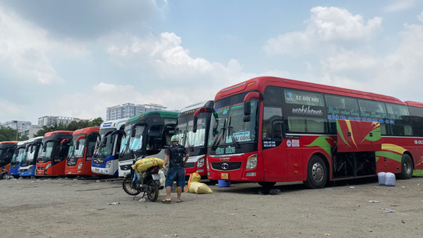 Nạn xe dù, bến cóc ở TP HCM: Đâu dễ tồn tại nếu không có người chống lưng! - Ảnh 1.