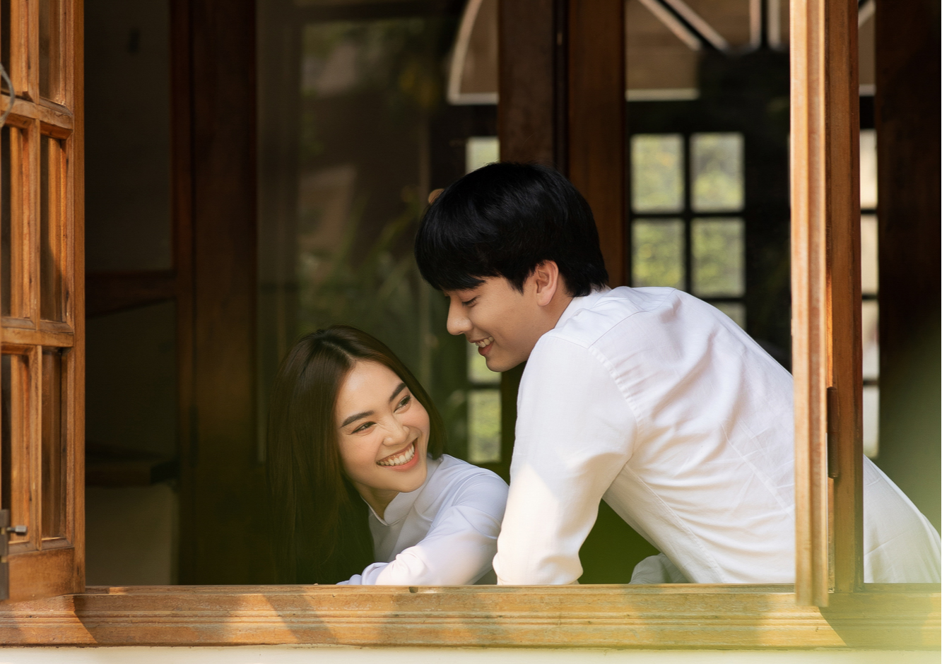 Diễm My 9X, Nhã Phương, Lan Ngọc sánh đôi Mạc Văn Khoa, Quang Tuấn, Hải Nam