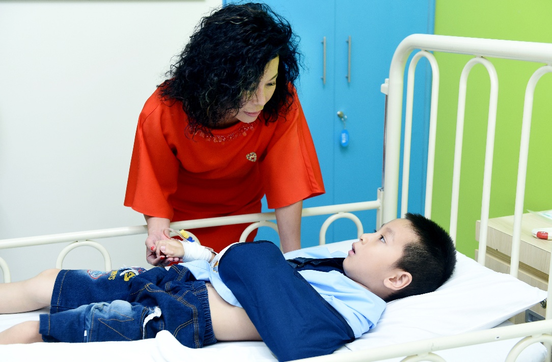 Quỹ Nâng bước tuổi thơ: 15 năm mang y tế quốc tế đến cho bệnh nhi nghèo - Ảnh 2.