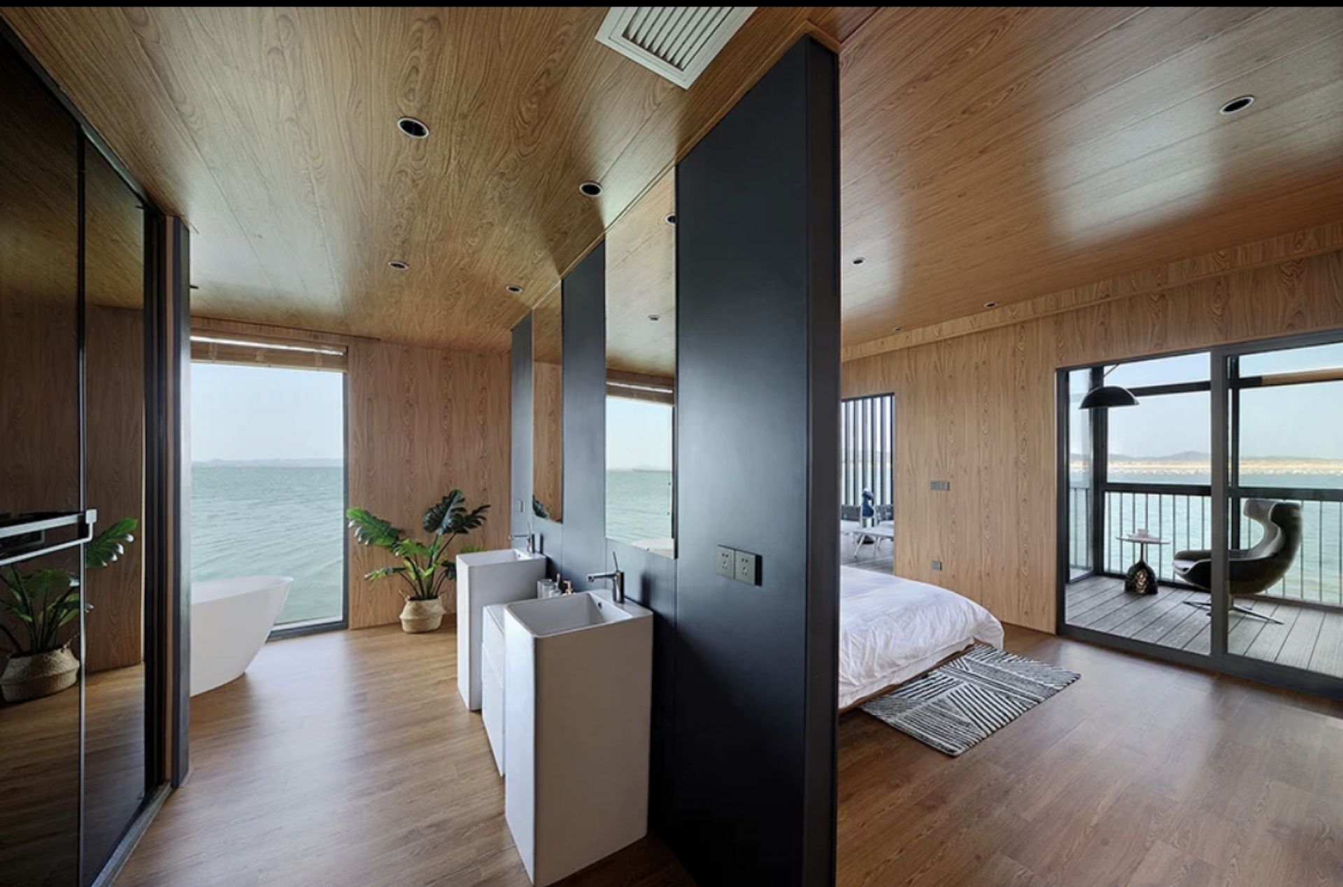 Độc - lạ khách sạn nổi giữa biển khơi - Ảnh 8. Độc - lạ khách sạn nổi giữa biển khơi - Ảnh 8.