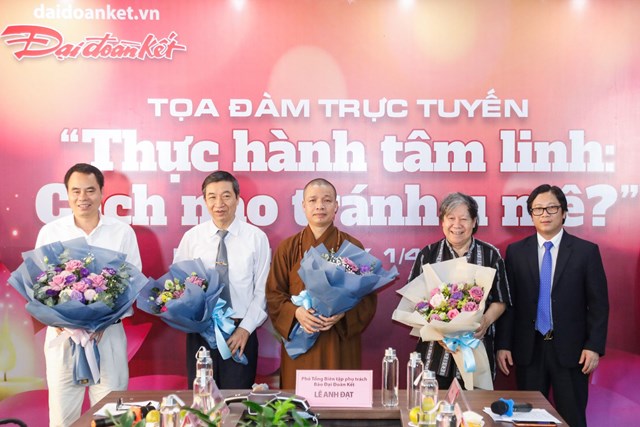 Mang tiền đi giải nghiệp thì tiền mất tật mang - Ảnh 1.
